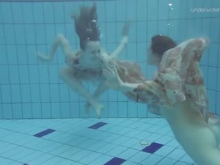 Anna netrebko ו - lada poleshuk מתחת למים לסבוס