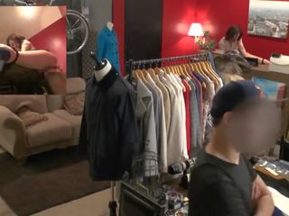 Kockázatos nyilvános trágár videó -ban japán ruhás bolt -val tsubasa hachino