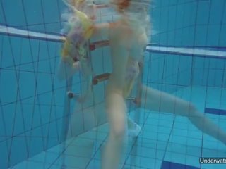 Milana voda i mrekullueshëm nënujë pishinë