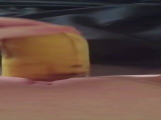 Giovanissima scopa suo stretta piccolo fica con un banana & schizza ovunque adulti film clip