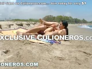Tynn latin turist kerry får knullet på offentlig strand xxx film filmer