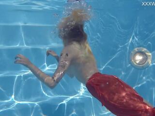 Ujumine bassein fabulous erotics koos mimi cica riides üles