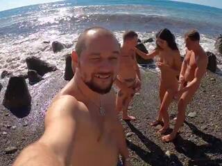 4 youngsters pakliuvom a rusiškas slattern apie as paplūdimys: nemokamai hd seksas 3d | xhamster