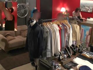 Risky جمهور قذر فيديو في اليابانية ملابس متجر مع ماجد hachino