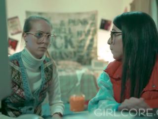 Nerdy lesbietes blinded līdz zinātne & grand virtual milf-girlcore