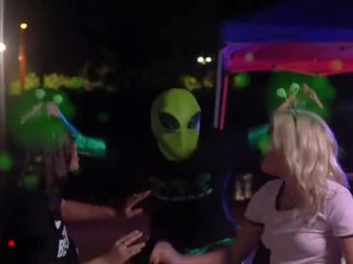 Exceptional kolese girls fucked by alien outside area 51 - amateurboxxx