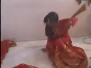 India dominasi wanita kekuasaan akting menari siswa dipukul: seks 76