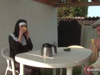 צעיר צרפתי נזירה מעשה סדום ב שלישיה עם papy מציצן