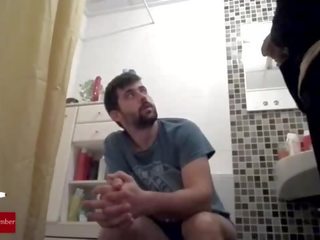 Shitting و تنظيف ال genitals في ال مرحاض قبل سخيف